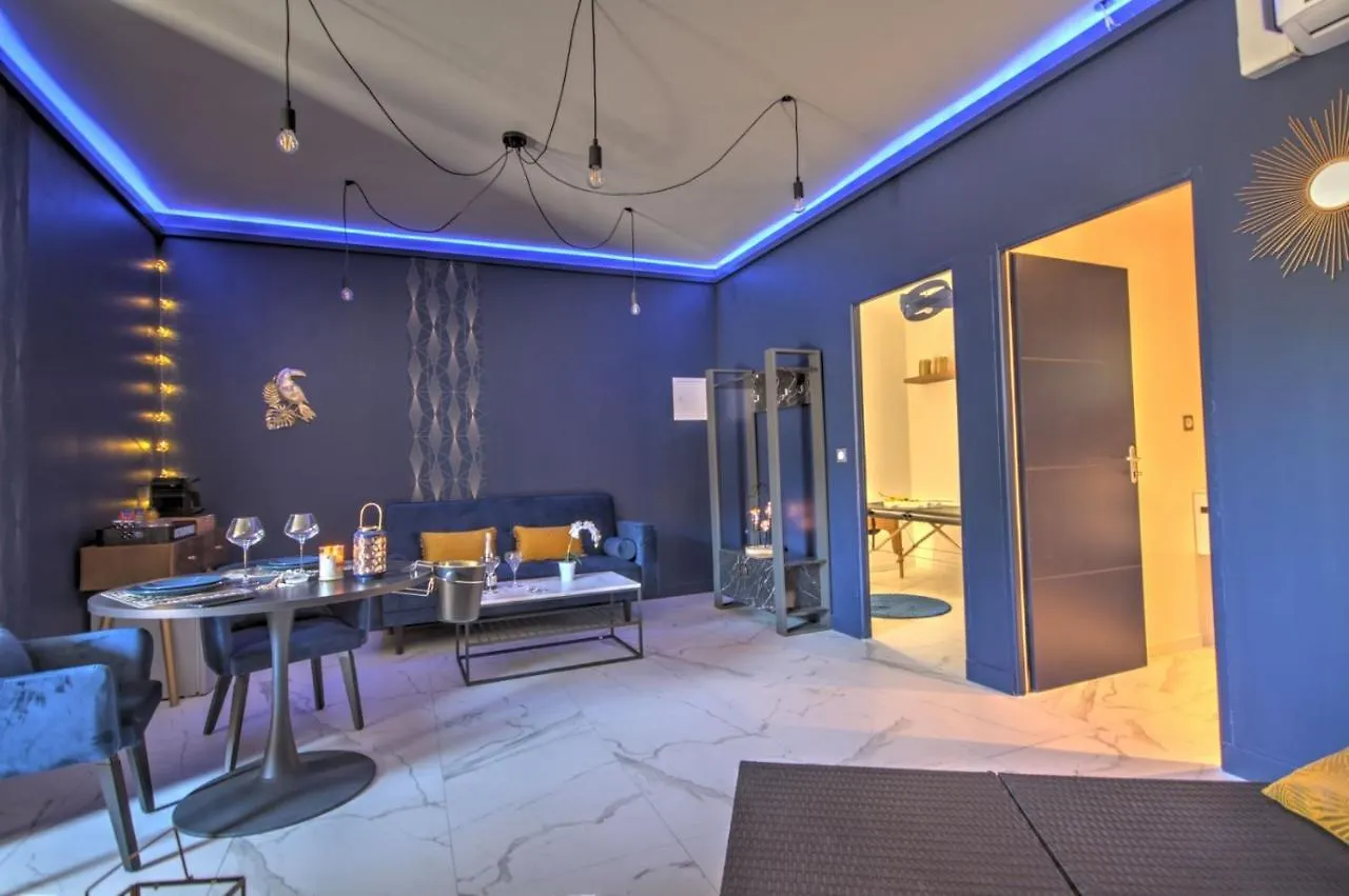 Bed & Breakfast Suite Blue Jacuzzi Le Breuil  France