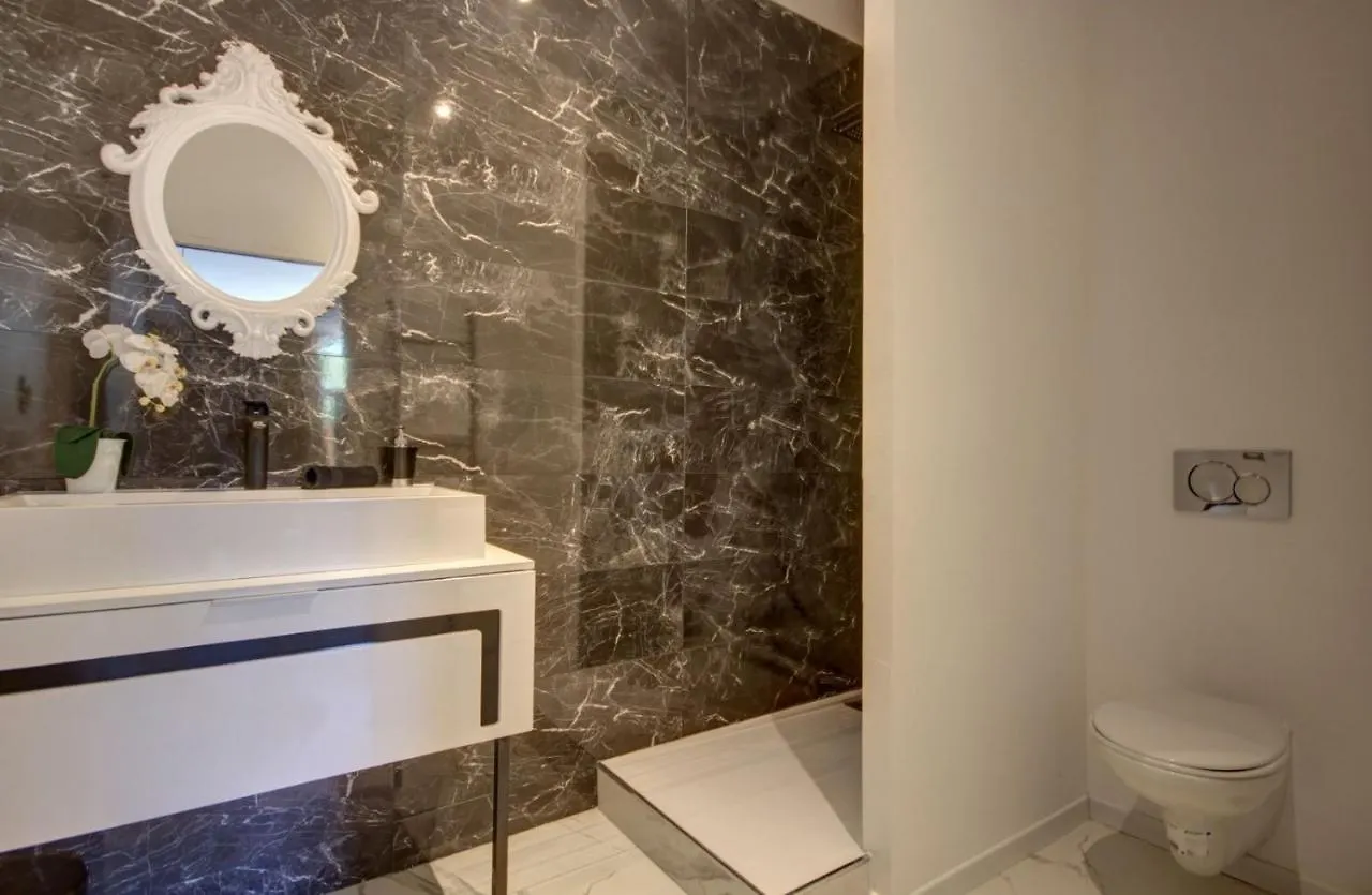 Suite Blue Jacuzzi Le Breuil  Le Breuil (Rhone)